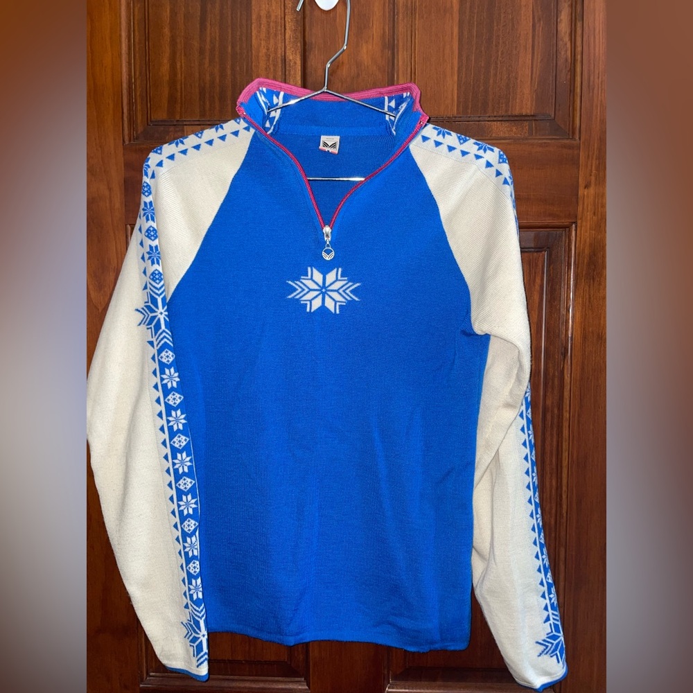 Dale of Norway sz M. Like New.